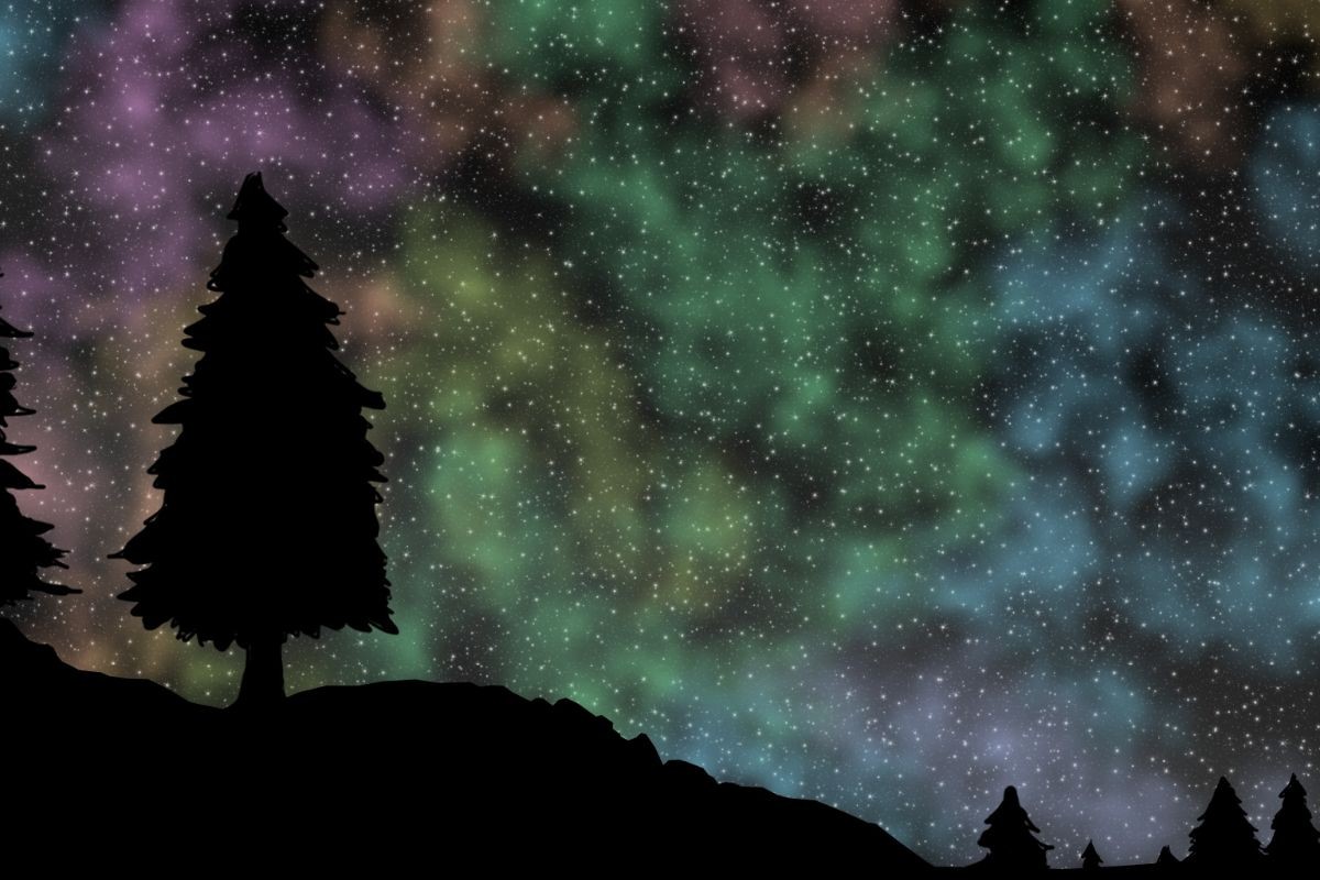 Leuchtende Nebelwolke am Himmel hinter Bäumen am Himmel von Eradin