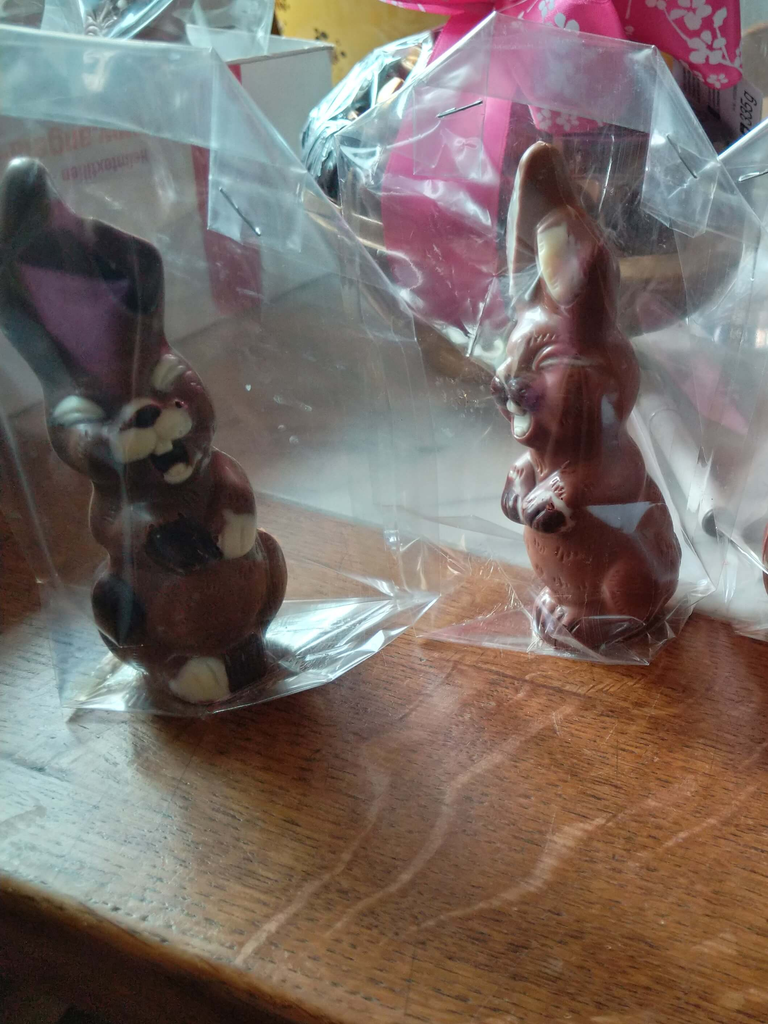 Zwei süsse Osterhasen