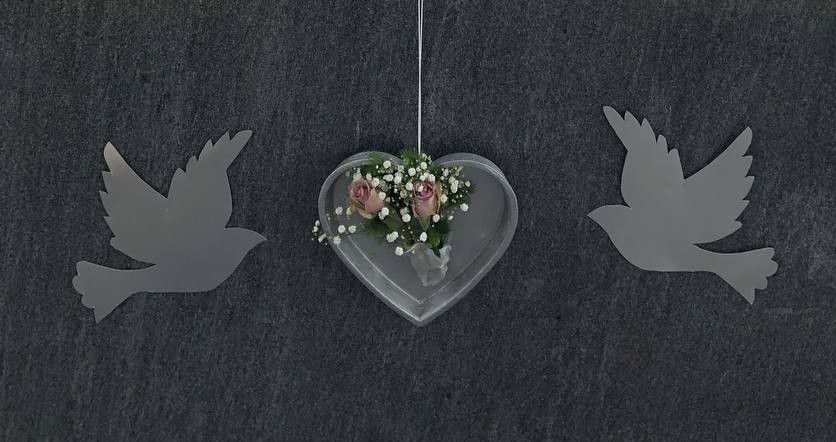 Tauben und Rosen
